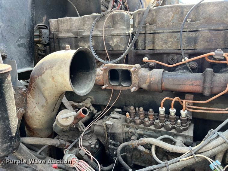 image for item LD9311 1996 Mack CH613 semi truck