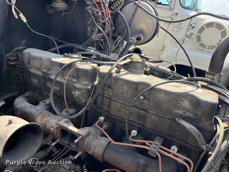 image for item LD9311 1996 Mack CH613 semi truck