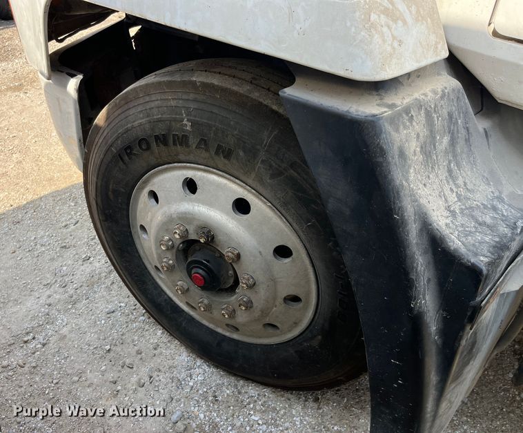 image for item LD9311 1996 Mack CH613 semi truck