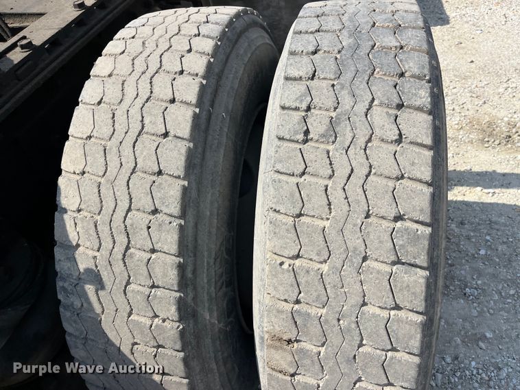 image for item LD9311 1996 Mack CH613 semi truck