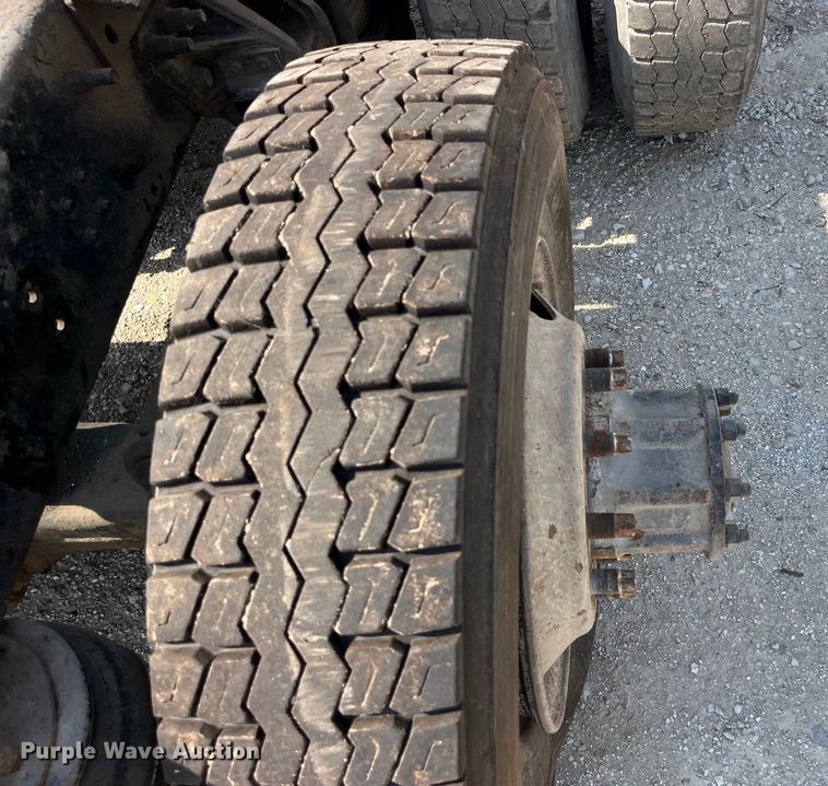 image for item LD9311 1996 Mack CH613 semi truck