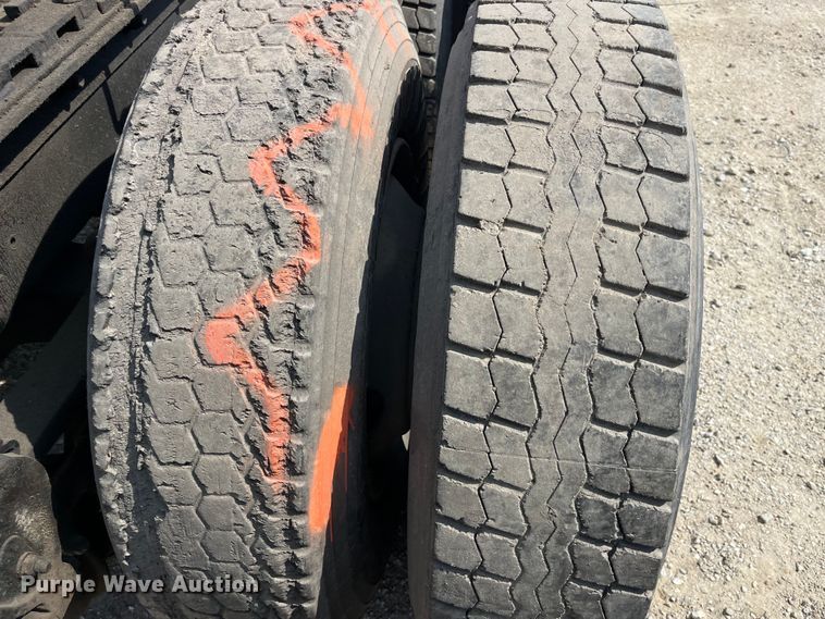 image for item LD9311 1996 Mack CH613 semi truck