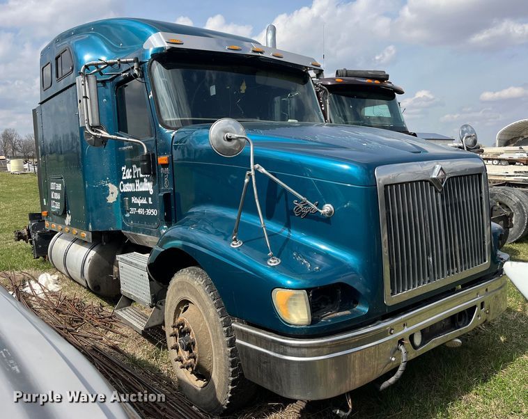 image for item LD9313 2005 International  9400i semi truck