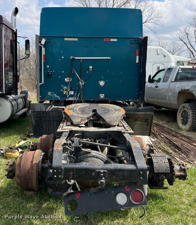 image for item LD9313 2005 International  9400i semi truck