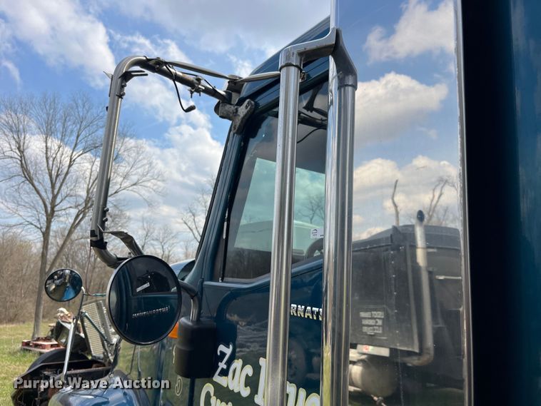 image for item LD9313 2005 International  9400i semi truck