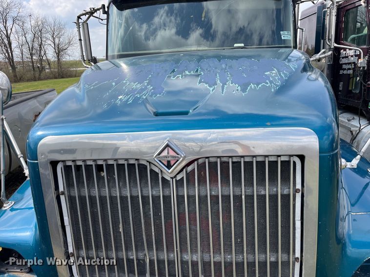 image for item LD9313 2005 International  9400i semi truck