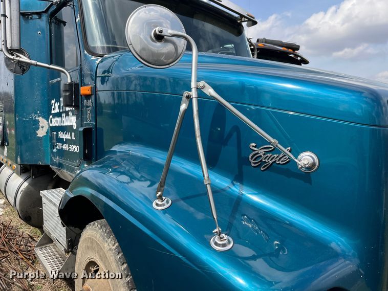 image for item LD9313 2005 International  9400i semi truck