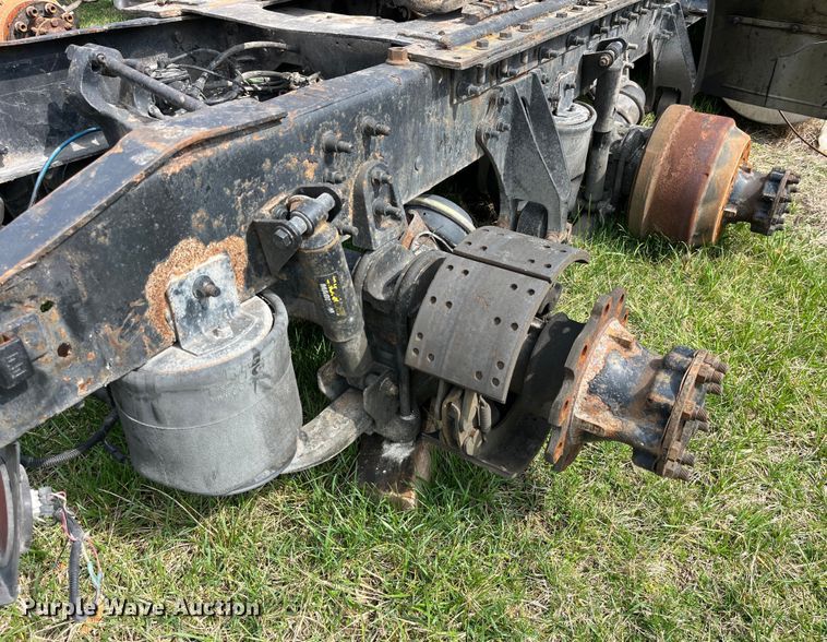 image for item LD9313 2005 International  9400i semi truck