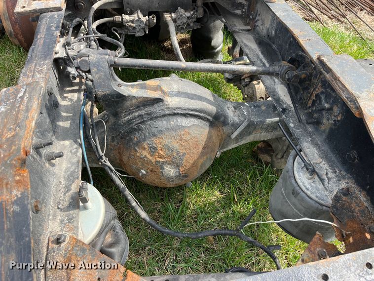 image for item LD9313 2005 International  9400i semi truck