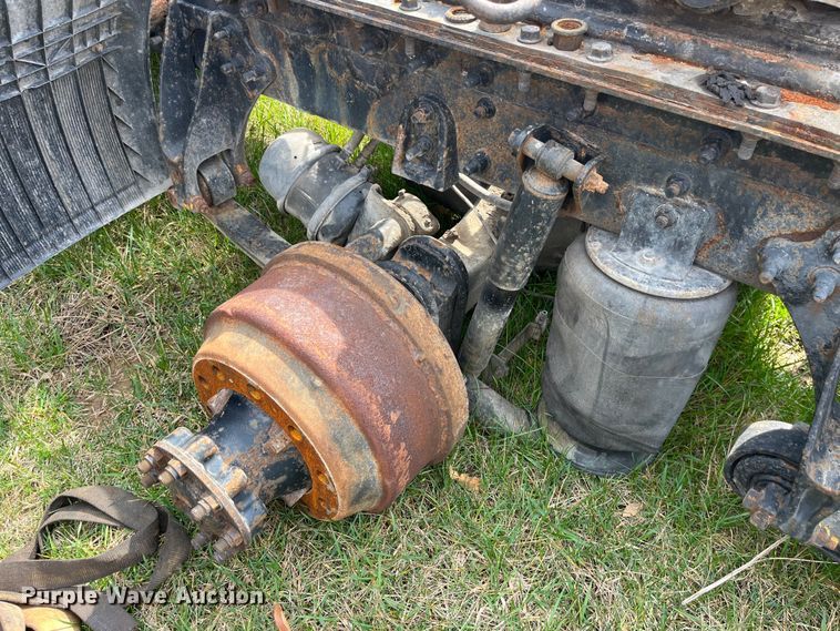 image for item LD9313 2005 International  9400i semi truck