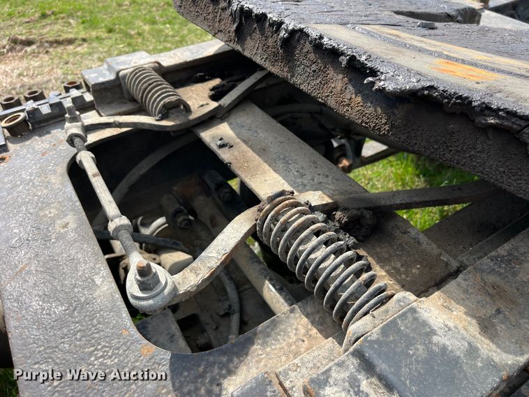 image for item LD9313 2005 International  9400i semi truck