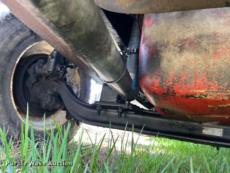 image for item LD9313 2005 International  9400i semi truck