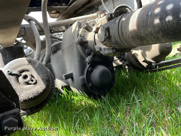 image for item LD9313 2005 International  9400i semi truck