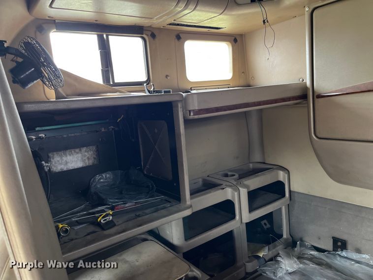 image for item LD9313 2005 International  9400i semi truck