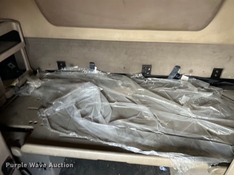 image for item LD9313 2005 International  9400i semi truck