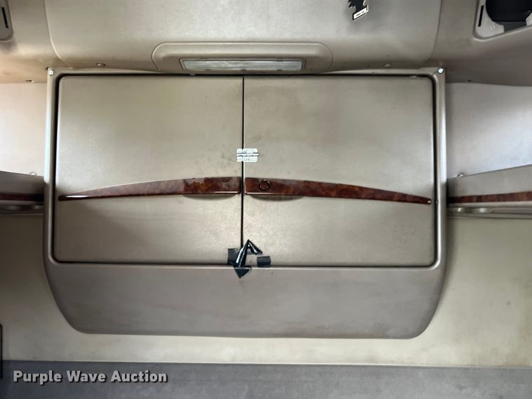 image for item LD9313 2005 International  9400i semi truck