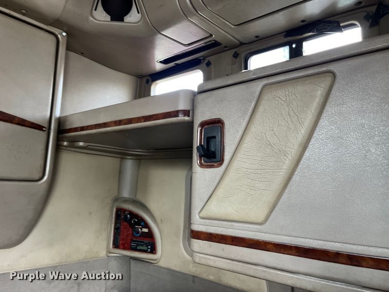 image for item LD9313 2005 International  9400i semi truck