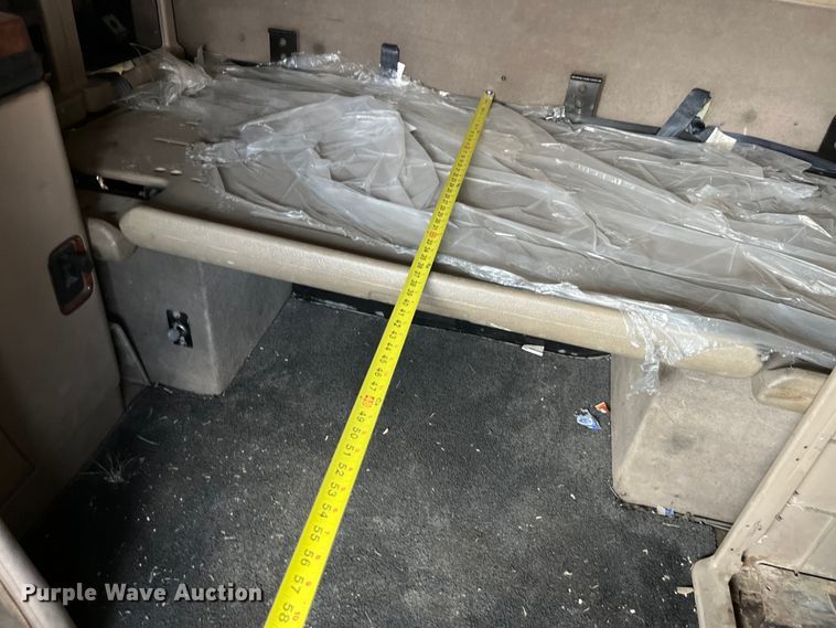 image for item LD9313 2005 International  9400i semi truck