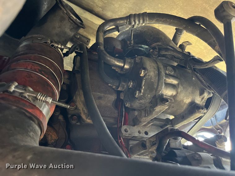 image for item LD9313 2005 International  9400i semi truck