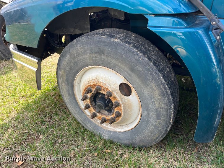 image for item LD9313 2005 International  9400i semi truck