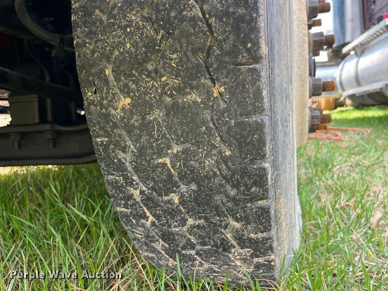 image for item LD9313 2005 International  9400i semi truck