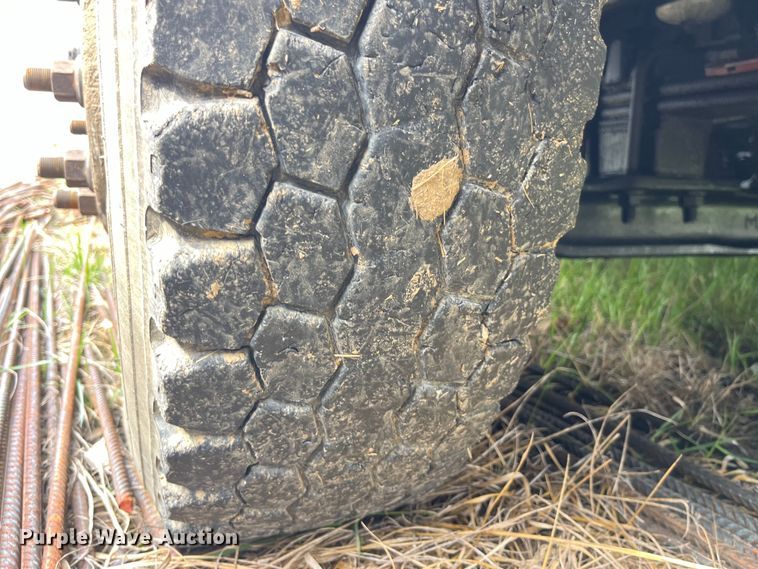 image for item LD9313 2005 International  9400i semi truck