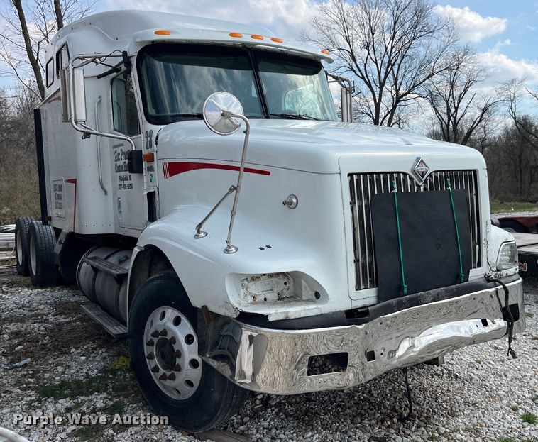 image for item LD9315 2007 International 9400i semi truck