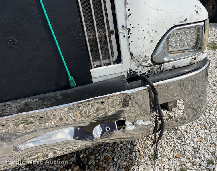 image for item LD9315 2007 International 9400i semi truck