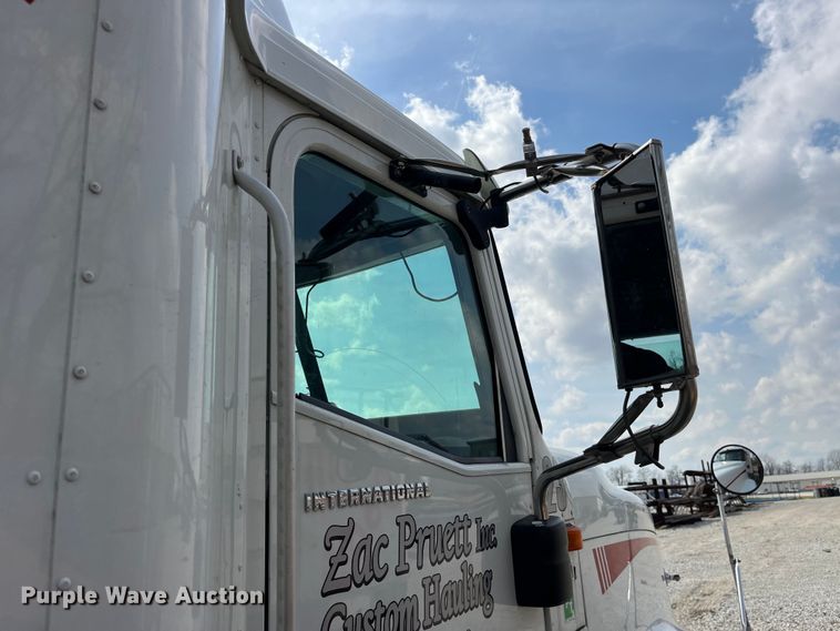 image for item LD9315 2007 International 9400i semi truck