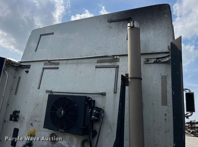 image for item LD9315 2007 International 9400i semi truck