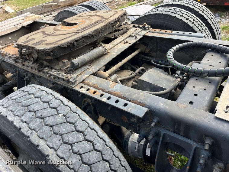 image for item LD9315 2007 International 9400i semi truck