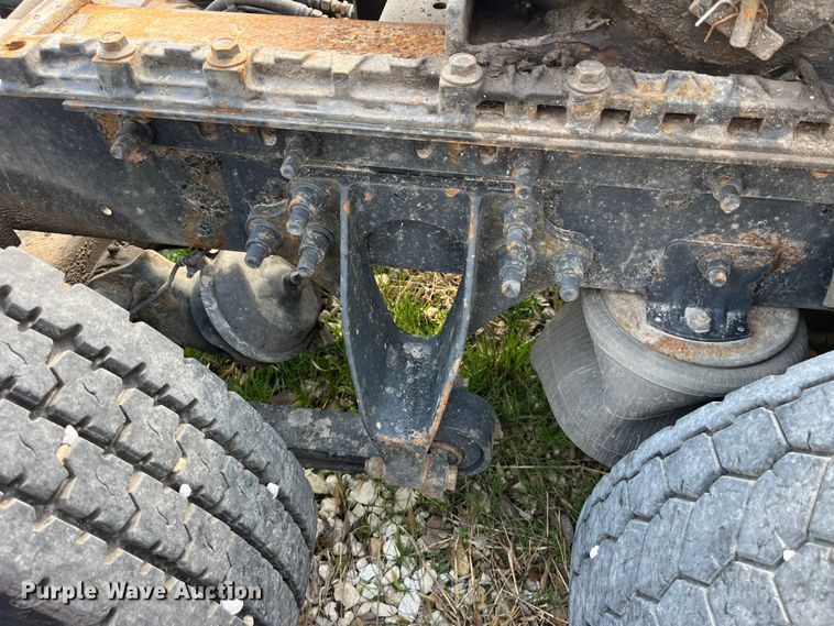 image for item LD9315 2007 International 9400i semi truck