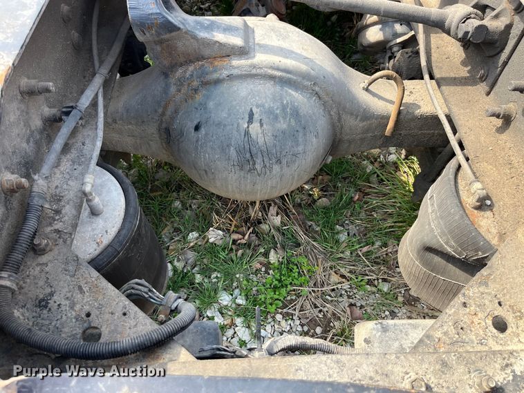 image for item LD9315 2007 International 9400i semi truck