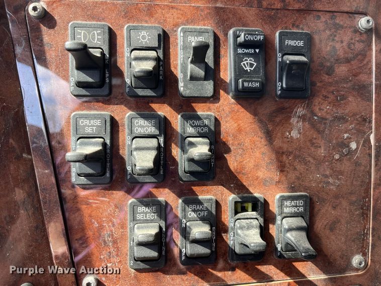 image for item LD9315 2007 International 9400i semi truck