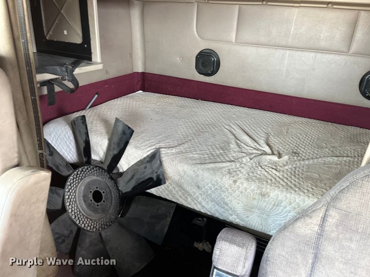 image for item LD9315 2007 International 9400i semi truck