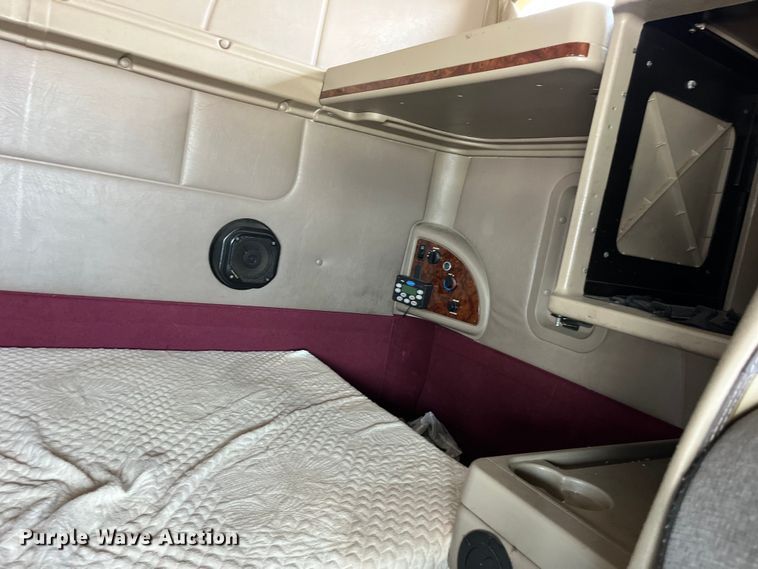 image for item LD9315 2007 International 9400i semi truck