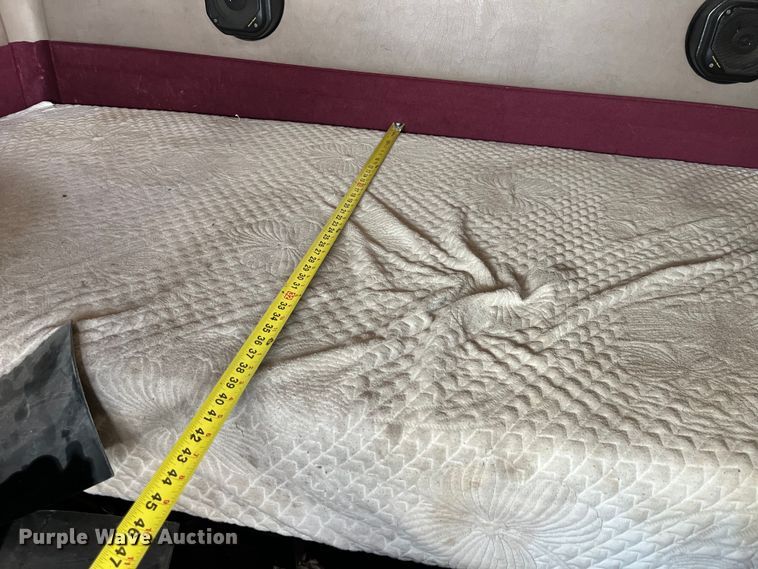 image for item LD9315 2007 International 9400i semi truck