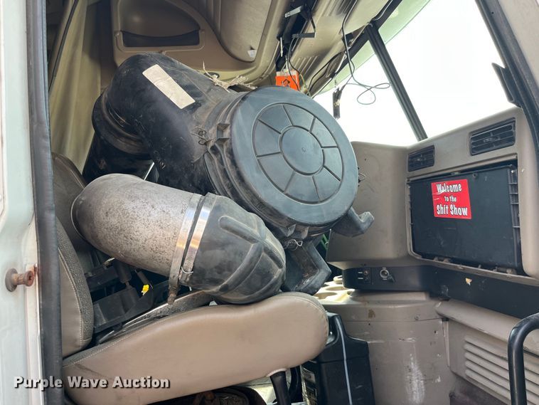 image for item LD9315 2007 International 9400i semi truck