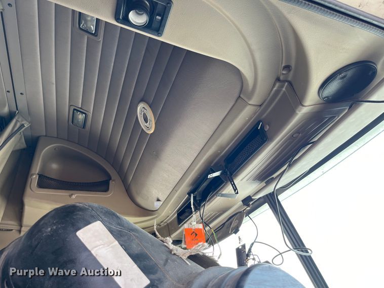 image for item LD9315 2007 International 9400i semi truck