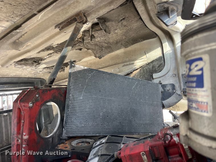 image for item LD9315 2007 International 9400i semi truck