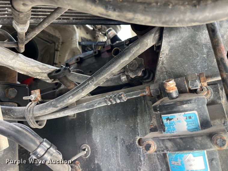 image for item LD9315 2007 International 9400i semi truck