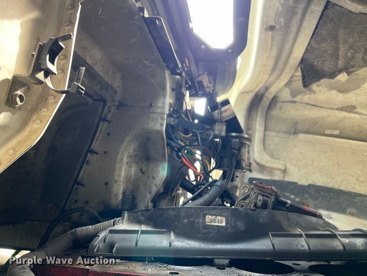 image for item LD9315 2007 International 9400i semi truck