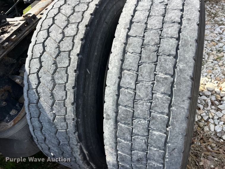 image for item LD9315 2007 International 9400i semi truck