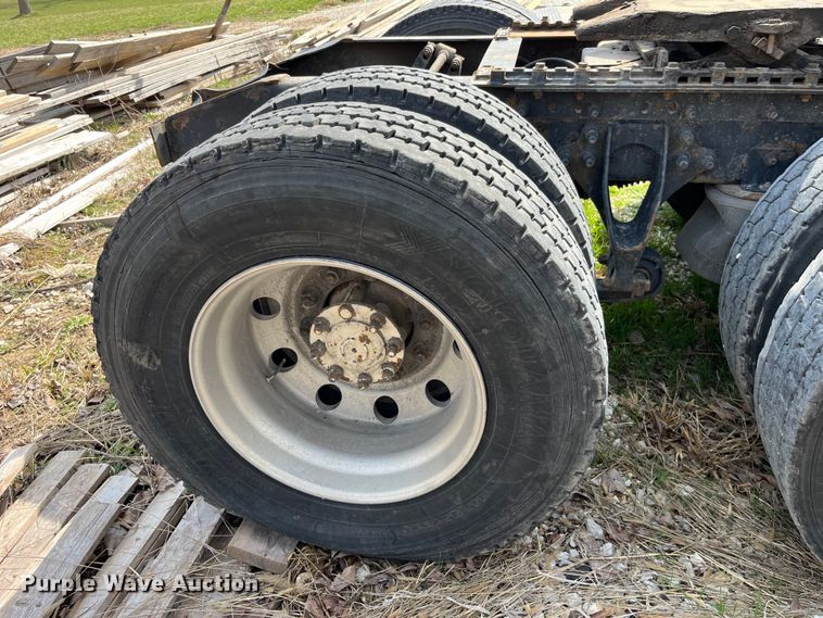 image for item LD9315 2007 International 9400i semi truck