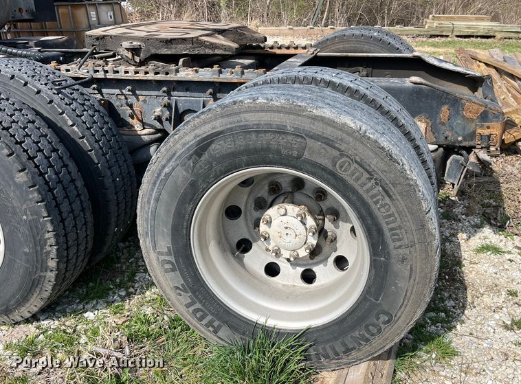 image for item LD9315 2007 International 9400i semi truck