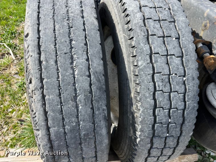 image for item LD9315 2007 International 9400i semi truck