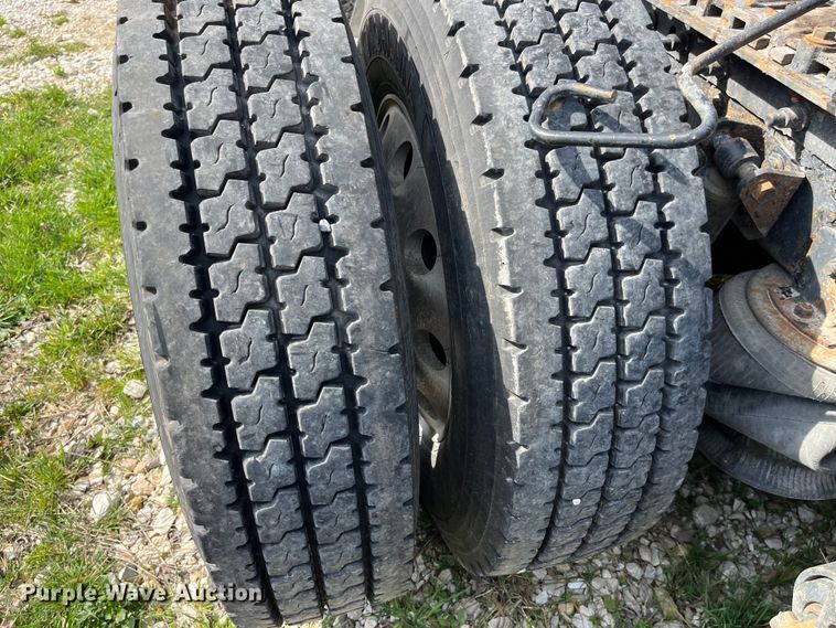 image for item LD9315 2007 International 9400i semi truck