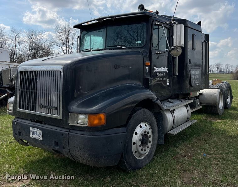 image for item LD9316 1995 International  9200 semi truck