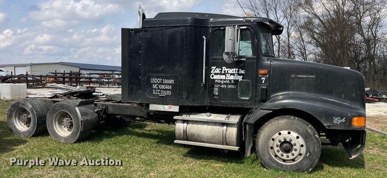 image for item LD9316 1995 International  9200 semi truck