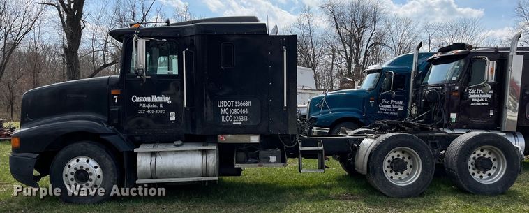 image for item LD9316 1995 International  9200 semi truck